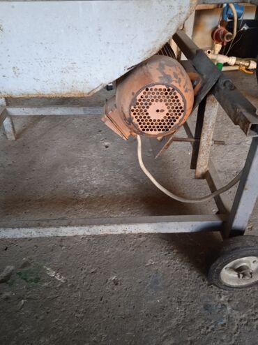 Testere: Stona kružna testera sa metalnim postoljem i radnom površinom. Pogodna — 7