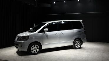 Toyota: Toyota Noah: 2003 г., 2 л, Автомат, Бензиновая, Минивэн — 11