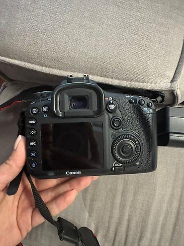 canon 7 d: Canon EOS 7D - Korpus: Canon EOS 7D (yarıpeşəkar DSLR, sürətli iş — 3