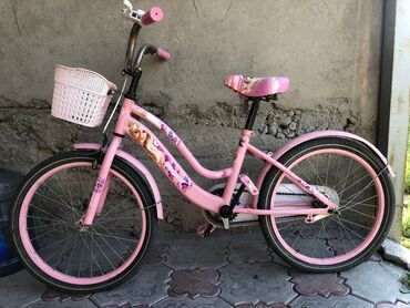 скарасные велики: Детский велосипед, колеса взорванные,просто стоял ржавел,срочно деньги