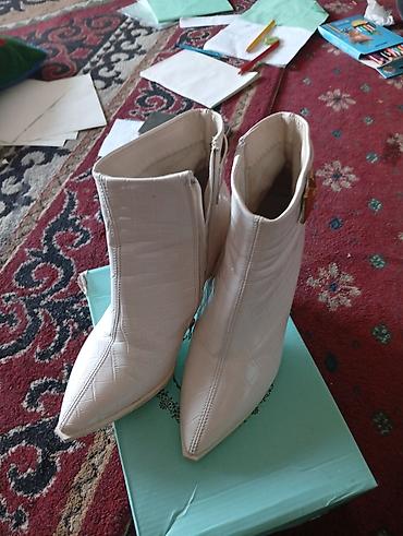 Туфли: Женская обувь — 2 пары 1) Лодочки ярко‑оранжевые с острым мыском - — 5