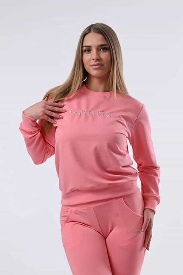 Gornji i donji deo: Zenske trenerke
S M L XL XXL
vezen znak Cena 2800 din. NABAVKA — 6