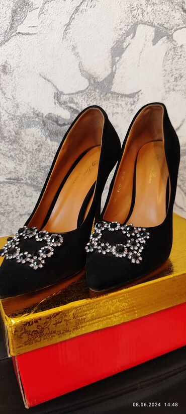 замшевые туфли в отличном состоянии: Туфли BelleWomen, 38, цвет - Черный