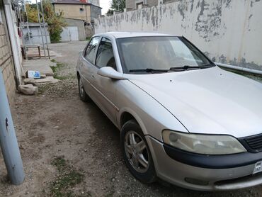 оригинальные запчасти опель: Opel Vectra: 1.8 l | 1995 km Sedan