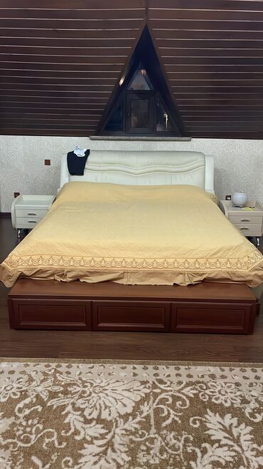 двух спальный кровать бу: Спальный гарнитур, Двуспальная кровать, Шкаф, Тумба, цвет - Бежевый, Б/у