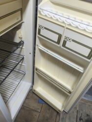 куплю бу холодильник в бишкеке: Советский холодильник очень хорошо сохранился, нет ни каких ржавчины