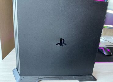 PS4 (Sony PlayStation 4): Продам PS4 Proи 4 диска в отличном состоянии Продам PS4 Pro в
