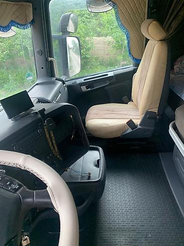 полуприцеп шмитц: Белый седельный тягач Scania R 490, предназначенный для перевозки — 5