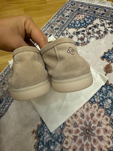 loro piano: Loro Piana summer walk. 44 yazilsada 42 e gedir.Yeni. Unvan Inqilab — 4