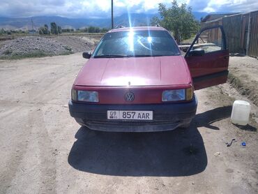 авто с российским номером: Volkswagen Passat: 1991 г., 1.8 л, Механика, Бензин, Универсал