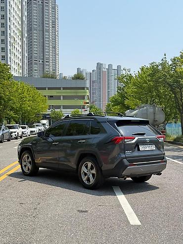 туп: Toyota RAV4: 2021 г., 2.5 л, Автомат, Гибрид, Кроссовер — 6