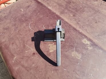 Auto delovi: Rucka za otvaranje haube Lada 2121,21213,21214 Niva,7 Riva. Polovno — 2