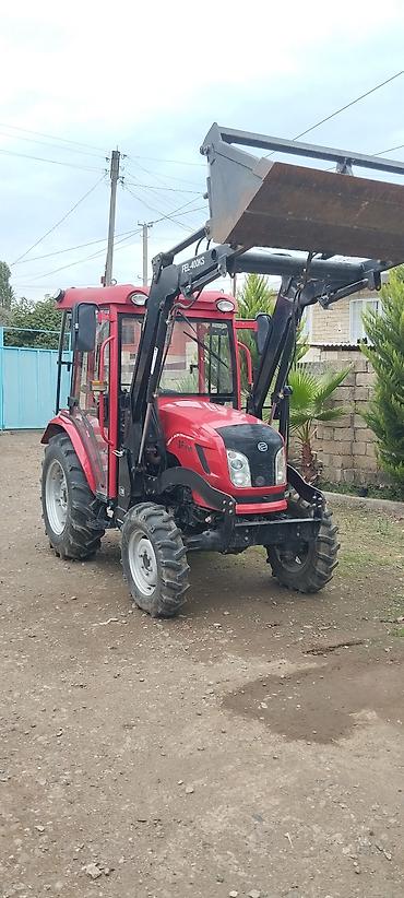 Kommersiya nəqliyyat vasitələri: Belarus (Bielarus) DF 404 qabaq yükləyici ilə traktor - Rəng — 2