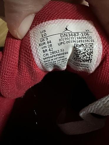 Şəxsi əşyalar: Nike idman ayaqqabıları – 2 cüt 1) Jordan basketbol ayaqqabısı - — 1