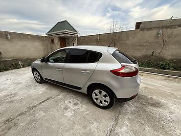 Renault: Renault Megane III, gümüş rəngli hetçbek. Texniki xüsusiyyətlər və — 1