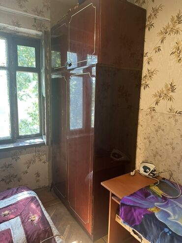 шкаф прованс: İşlənmiş, Açılan, 4 qapılı Düz dolab, Şifonyer