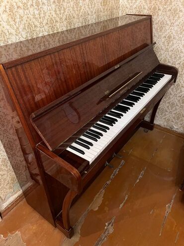 Пианино, фортепиано: Продаю очень дорогое, немецкое пианино и стульчик к нему. Пианино