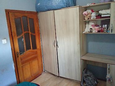 Əmircan 3 otaqlı ev.Kupça var.Yola yaxın yerdə yerləşir.Marșrutlar