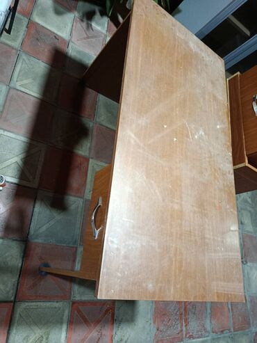 железный стол: Ofis masasi yaxsi veziyetde