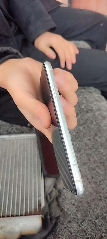 Apple iPhone: IPhone Xr, Б/у, 64 ГБ, Серебристый, Чехол, 95 % — 9