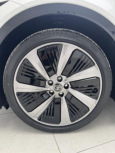 wuling mini ev: Toyota bZ5: 2026 г., Электромобиль, Лифтбек — 10