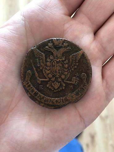 kohnə 1 dollar: Antik kolleksiya sikkəsi, üzərində 1773 tarixi görünür. Sikkənin bir — 2