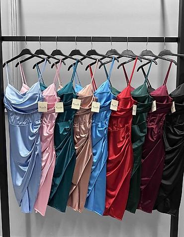 Haljine: 💫Elegantna satenska koktel haljina bez bretela
✅2800
✅S M L — 10