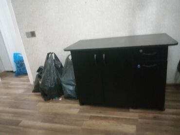 стеклянная тумба под телевизор: İşlənmiş, Künc Tv altlığı, Polkalı, Taxtalı