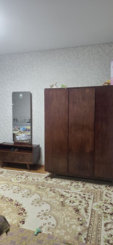 мебель в рассрочку без банка бишкек: СРОЧНО продается шифоньер и трюмо(зеркало) в хорошем состоянии. Прошу