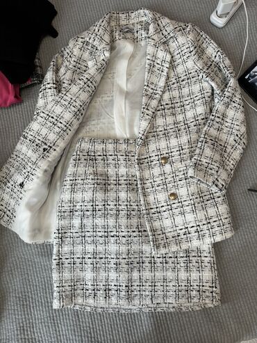 твидовый пиджак: Комплект, цвет - Белый, Б/у