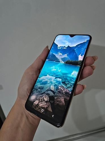 Samsung: Samsung Galaxy A30, zlatna boja Glavne karakteristike: - Ekran 6.4" — 9