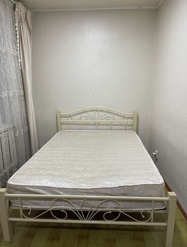 советские металлические кровати: Полуторная Кровать, Б/у