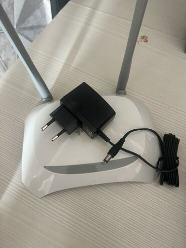роултер wifi: Отдам роутер от tp-link бесплатно 2,4Ггц Не знаю какую скорость