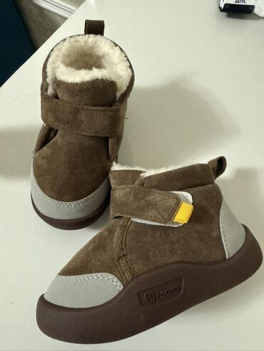 туфли для школьников: Детские зимние ботинки-пинетки .новая . 600 сом г Ош