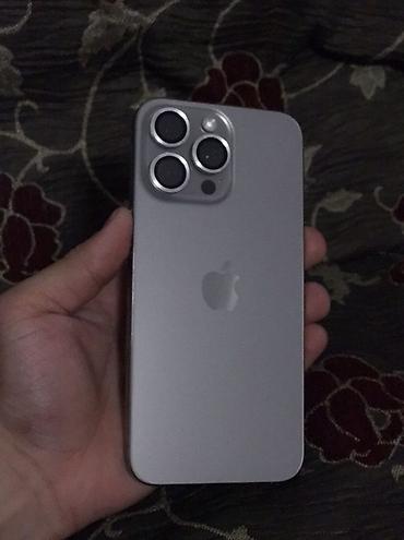 Apple iPhone: IPhone 15 Pro Max, Б/у, 256 ГБ, Серебристый, Кабель, Чехол, 87 % — 1