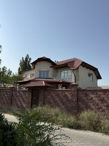дом из кара балта: Дом, 700 м², 6 комнат, Собственник, Старый ремонт
