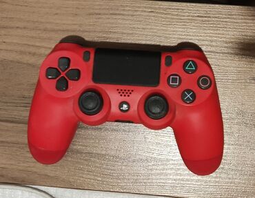 Mətbəx texnikası: Sony PlayStation 4 konsolları üçün nəzərdə tutulmuş bu qırmızı rəngli