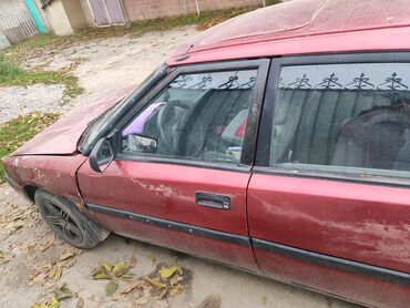 mitsubishi автомобиль: Mazda 323: 1991 г., 1.6 л, Механика, Бензин, Хэтчбэк