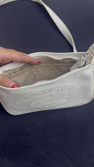 lacost: Lacoste çiyin/çapraz çanta – ağ rəng - Brend: Lacoste (ön hissədə iri — 5