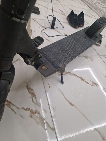 Elektrikli samokatlar: Elikdirikli samakat km mp 20-30 qabağ təkər üsdündə çatlaq var — 9