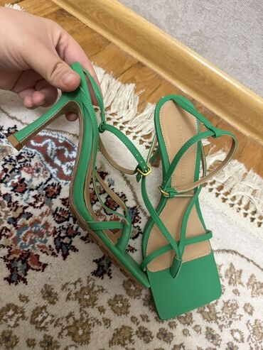 босоножки на тракторной подошве с каблуком: Размер: 35, цвет - Зеленый, Новый