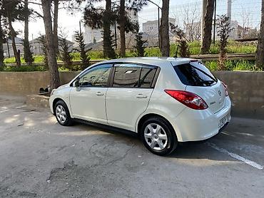 acar pult: Nissan Tiida: 1.5 l | 2012 il Hetçbek — 4