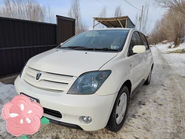 Toyota: Toyota ist: 2003 г., 1.3 л, Автомат, Бензин, Седан