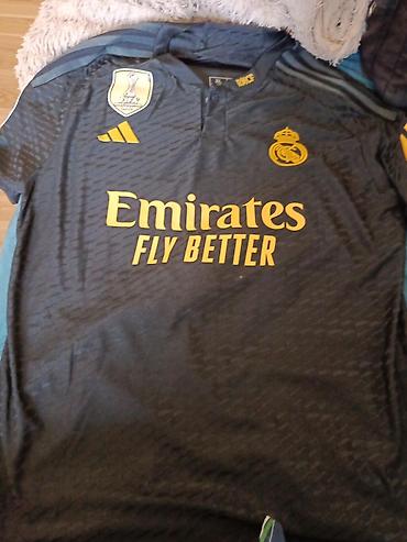 Futbolkalar: Məhsul: Real Madrid 2022 FIFA World Champions nişanlı futbol köynəyi — 1