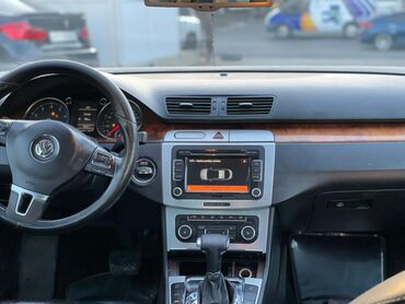 Volkswagen: Volkswagen Passat CC – ağ rəngli, zərif 4 qapılı kupe-sedan. Xarici — 10