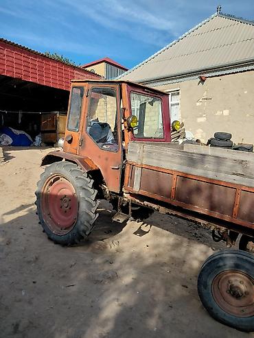 82 traktor: Sovet istehsalı kiçik ölçülü təkərli traktor və qoşqu - Kabinli — 2