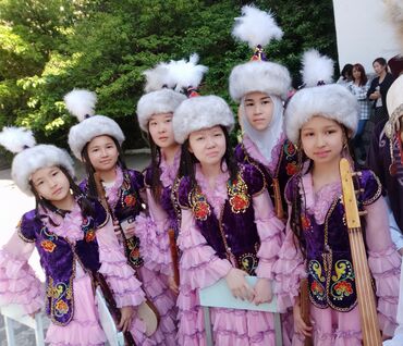 Творчество, искусство: Уроки игры на комузе Индивидуальное — 12