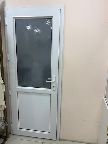 PVC qapı – ağ rəngdə, üst hissəsi mat (şüşə) panelli, alt hissəsi lalafo.az -da PVC qapı – ağ rəngdə, üst hissəsi mat (şüşə) panelli, alt hissəsi