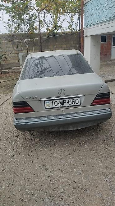 bugatti eb 112 6 mt: Mercedes-Benz E 220: 2.2 l | 1993 il Sedan — 2