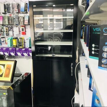 Bijuteriya vitrinləri: Ətir, aksesuar, bijuteriya vitrini Ünvan; Yeni Ramana, Şuşa şəhərciyi — 2